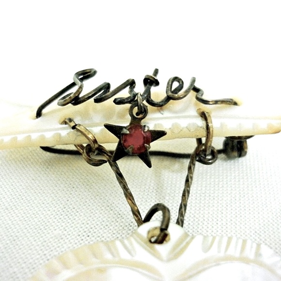 Vintage Sister US Navy MOP with Red Star Pin / Brooch - Picture 3 of 5